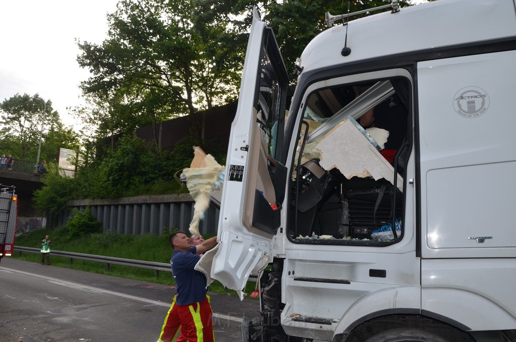 Wieder schwerer VU A 1 Rich Saarbruecken vorm AK Leverkusen P2363.JPG - Miklos Laubert